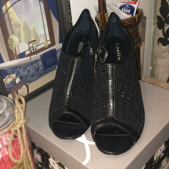 Calvin Klein Shoes - Used Calvin Klein Sz 9 1/2 heels